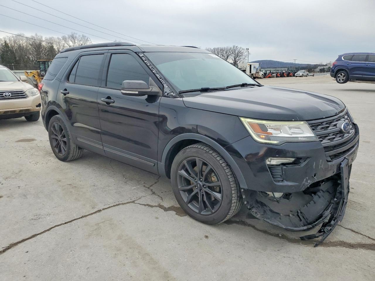 2018 FORD EXPLORER XLT photo 4