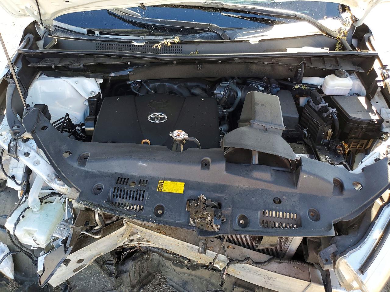 2019 TOYOTA HIGHLANDER SE photo 12