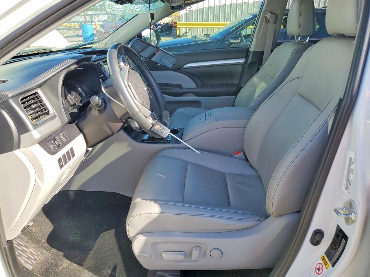 2019 TOYOTA HIGHLANDER SE photo 7