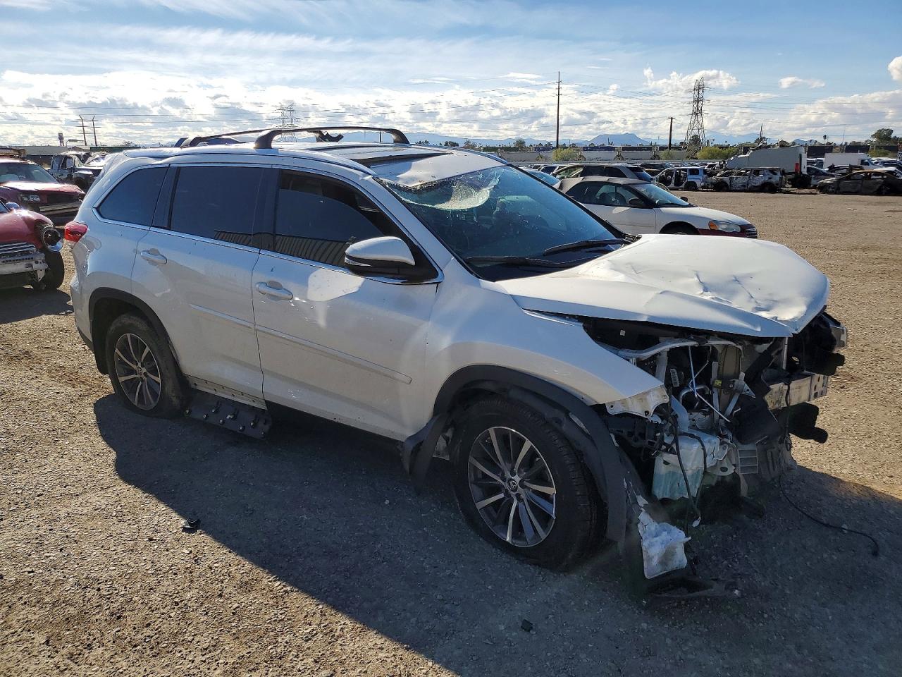 2019 TOYOTA HIGHLANDER SE photo 4