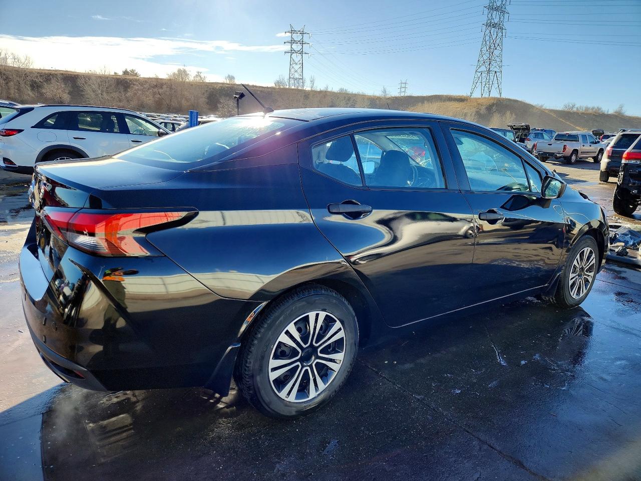 2021 NISSAN VERSA S photo 3