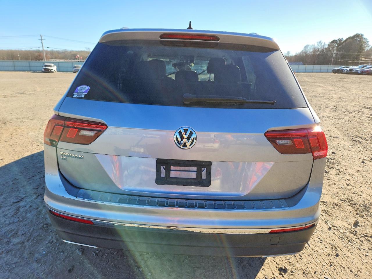 2021 VOLKSWAGEN TIGUAN SE photo 6