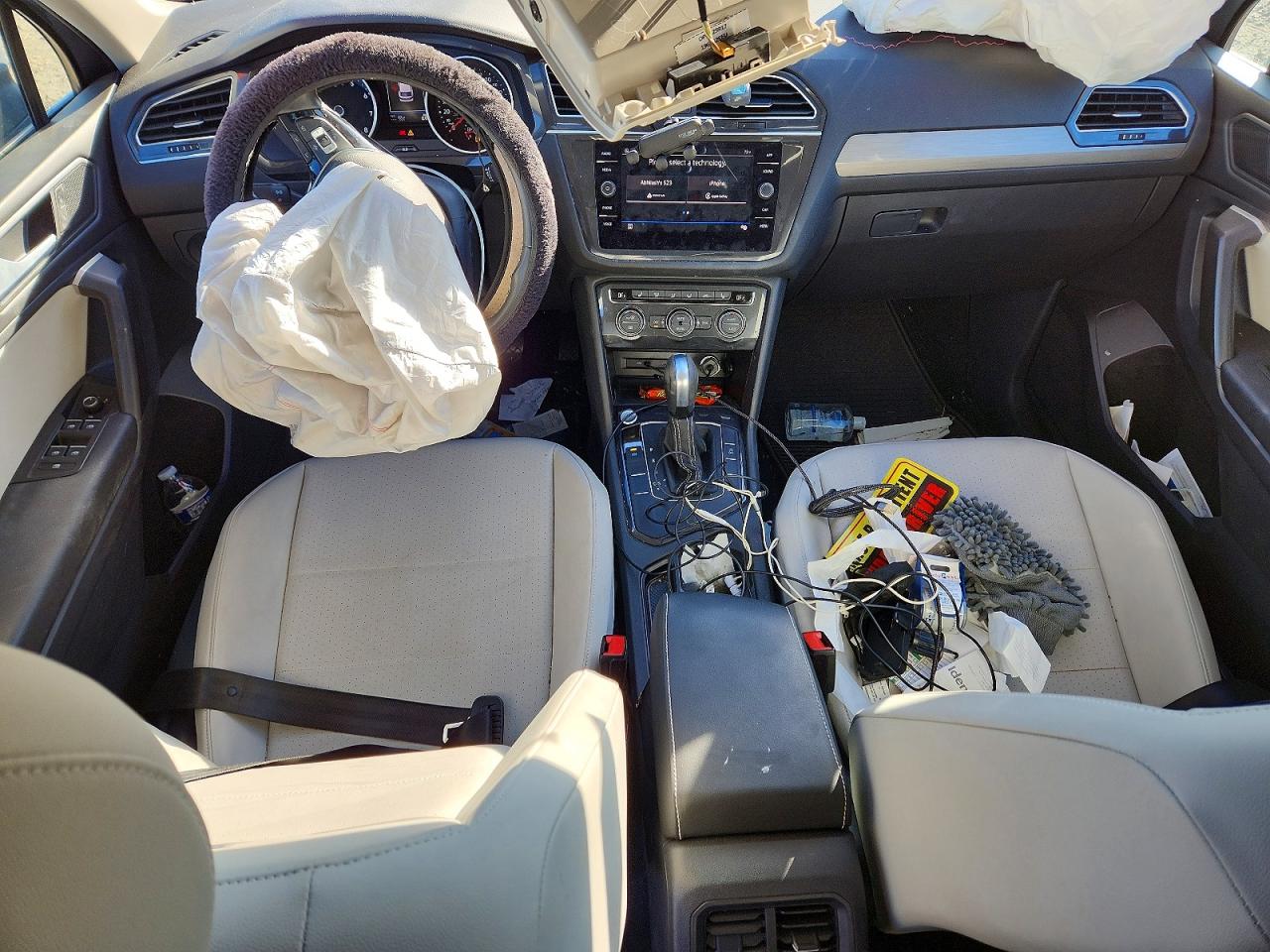 2021 VOLKSWAGEN TIGUAN SE photo 8