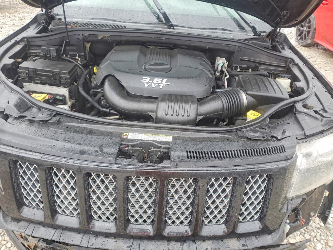 2012 JEEP GRAND CHEROKEE LAREDO photo 12