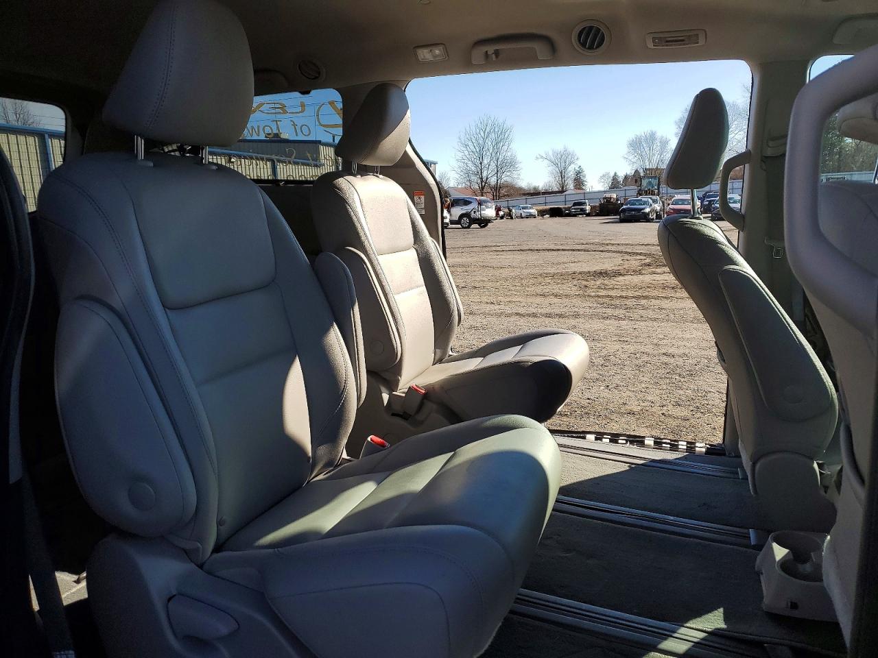 2020 TOYOTA SIENNA XLE photo 11