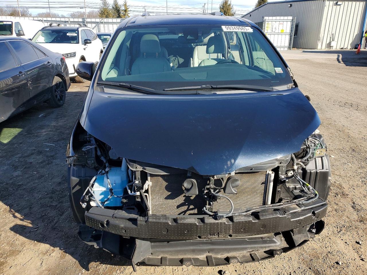 2020 TOYOTA SIENNA XLE photo 5
