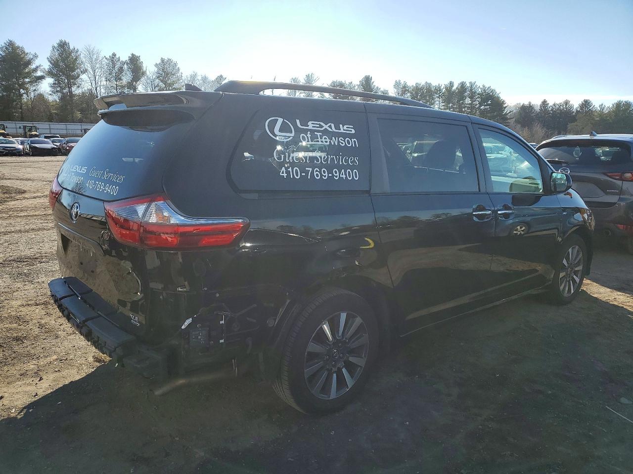 2020 TOYOTA SIENNA XLE photo 3