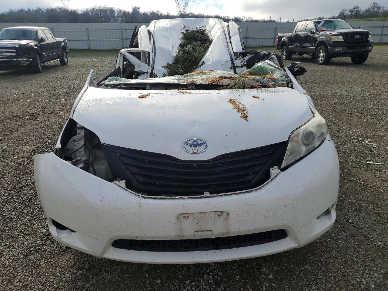 2015 TOYOTA SIENNA photo 13
