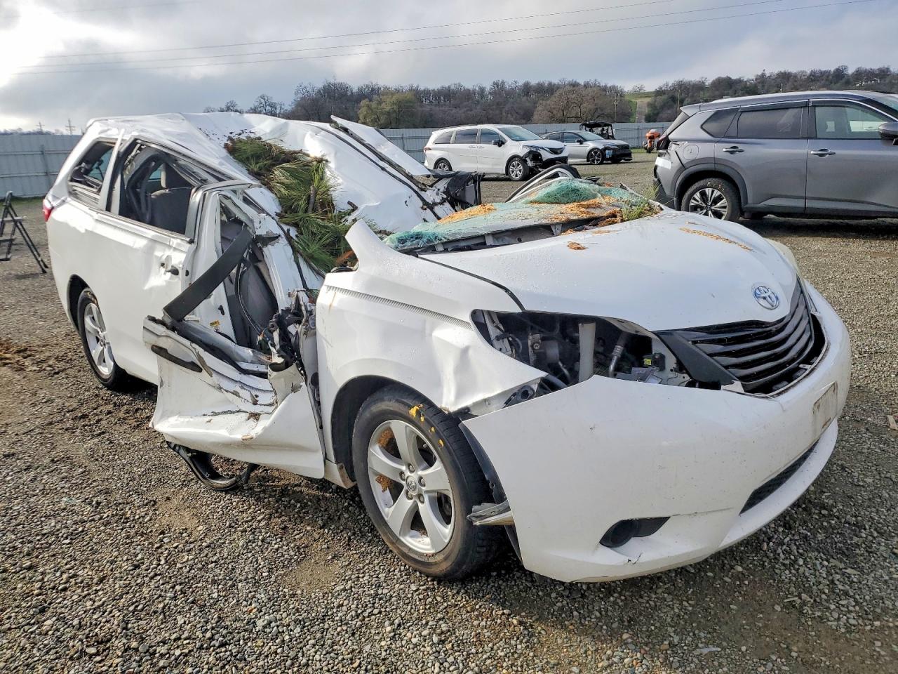 2015 TOYOTA SIENNA photo 10