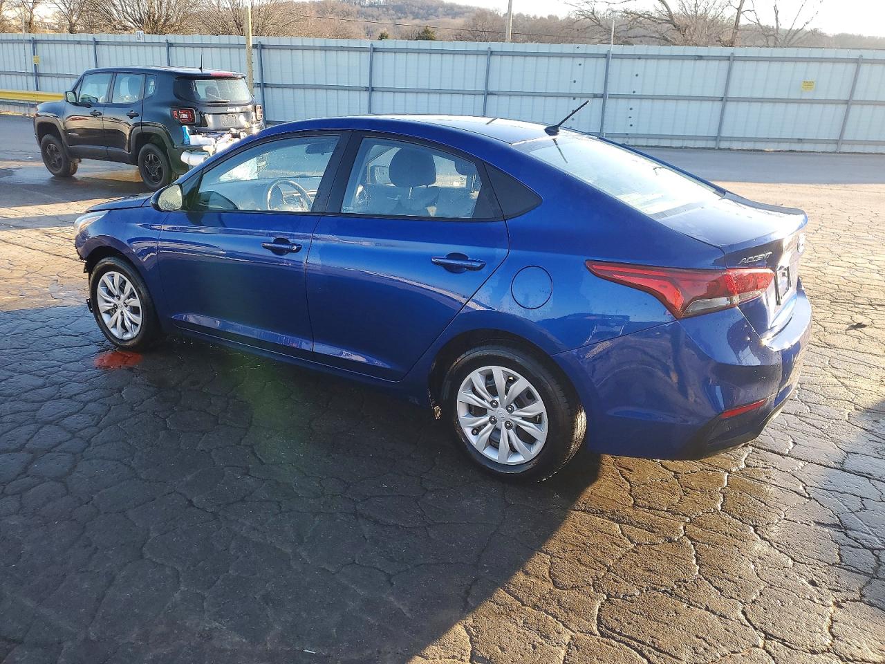 2019 HYUNDAI ACCENT SE photo 3