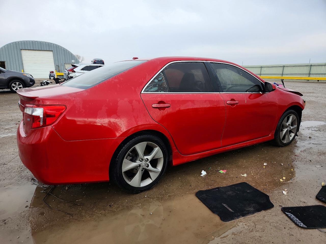 2014 TOYOTA CAMRY photo 3