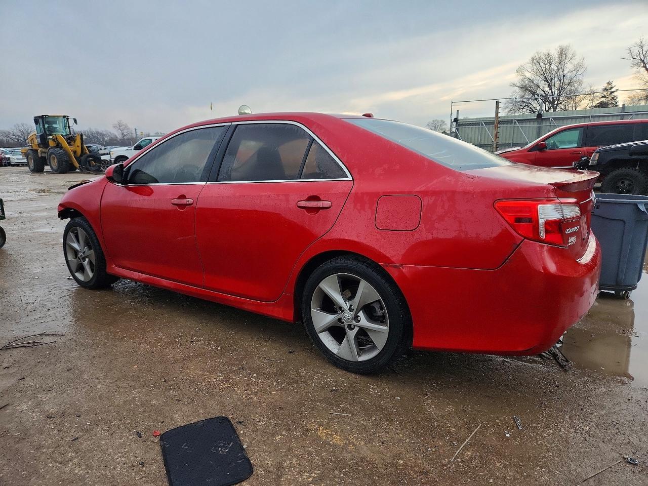 2014 TOYOTA CAMRY photo 2