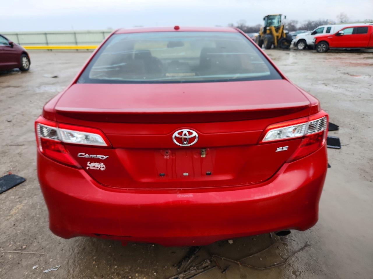 2014 TOYOTA CAMRY photo 6