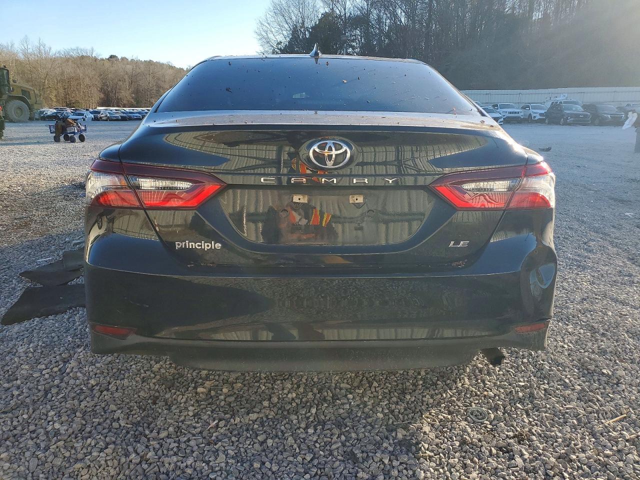 2021 TOYOTA CAMRY LE photo 6