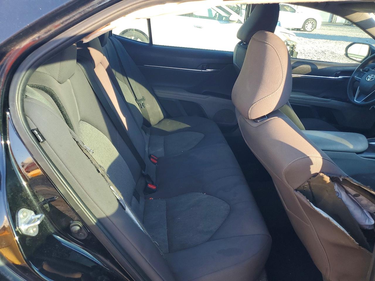 2021 TOYOTA CAMRY LE photo 10