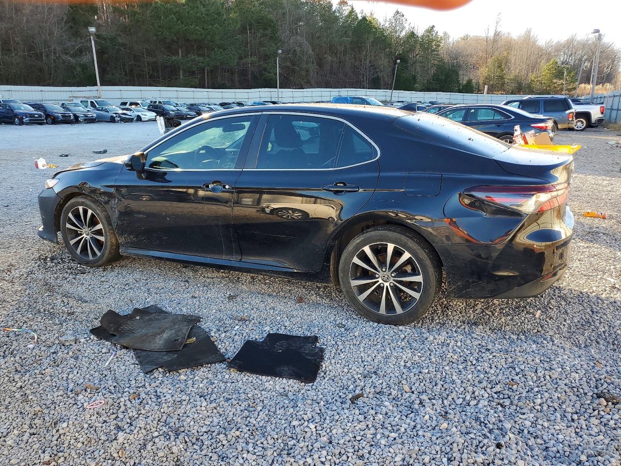 2021 TOYOTA CAMRY LE photo 2