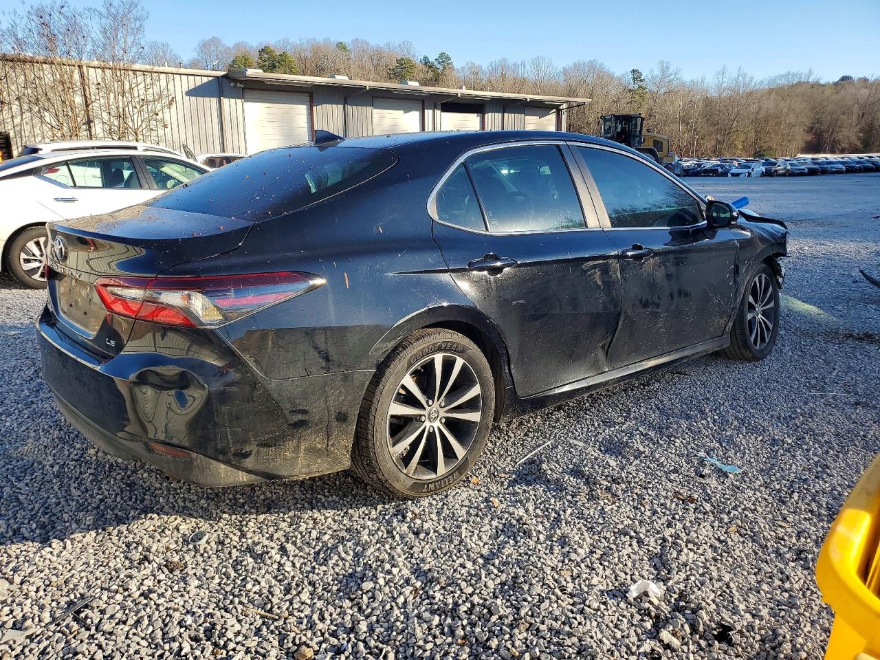 2021 TOYOTA CAMRY LE photo 3
