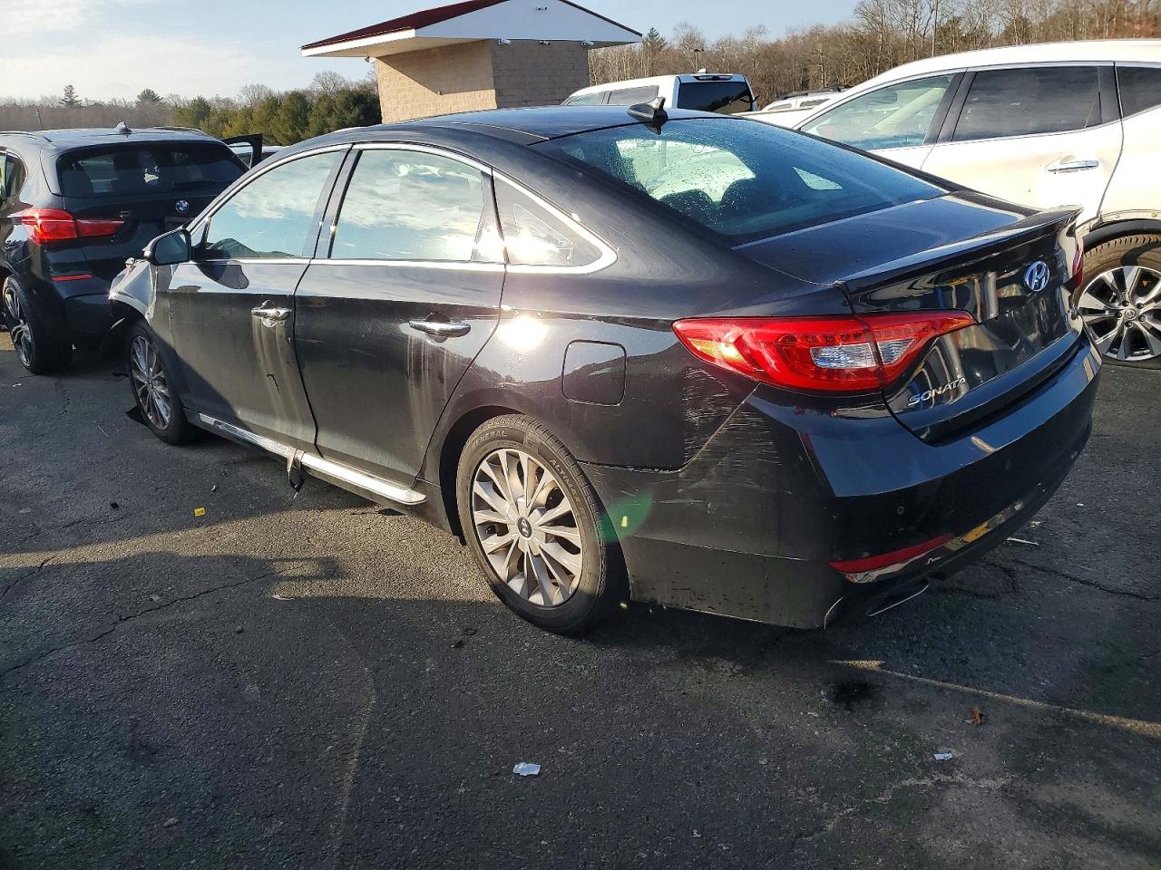 2015 HYUNDAI SONATA SPORT photo 2