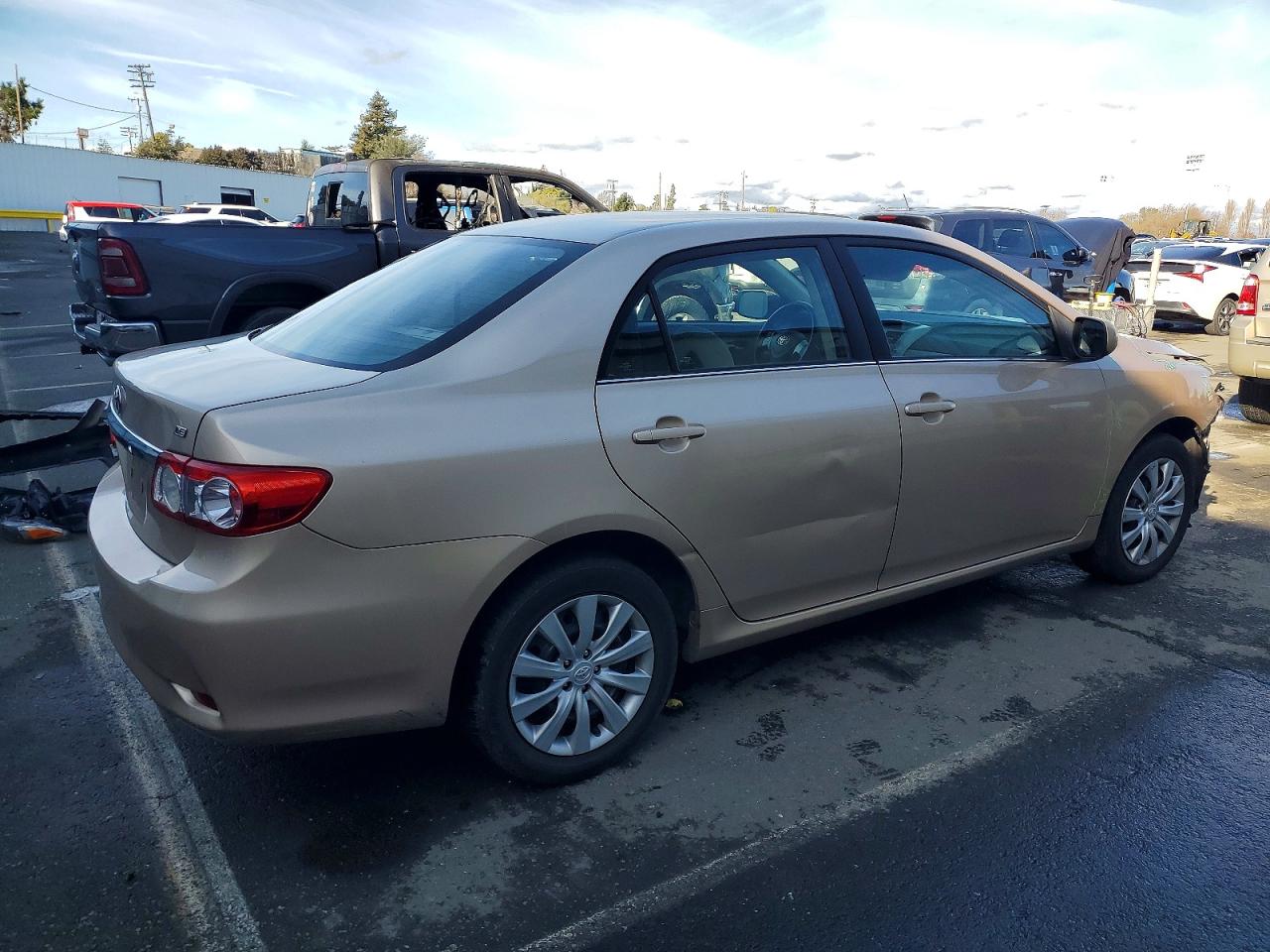 2013 TOYOTA COROLLA BASE photo 3
