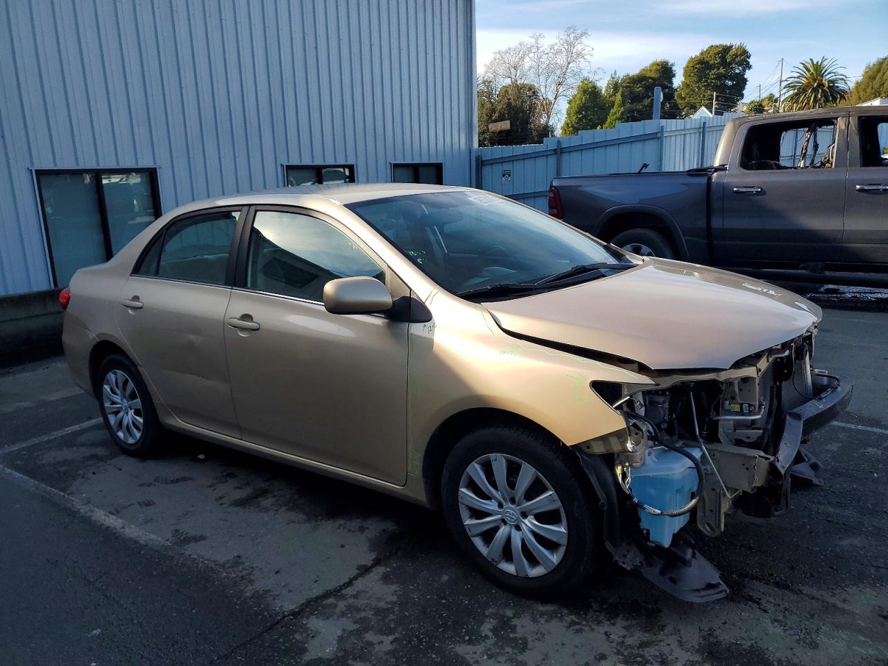 2013 TOYOTA COROLLA BASE photo 4