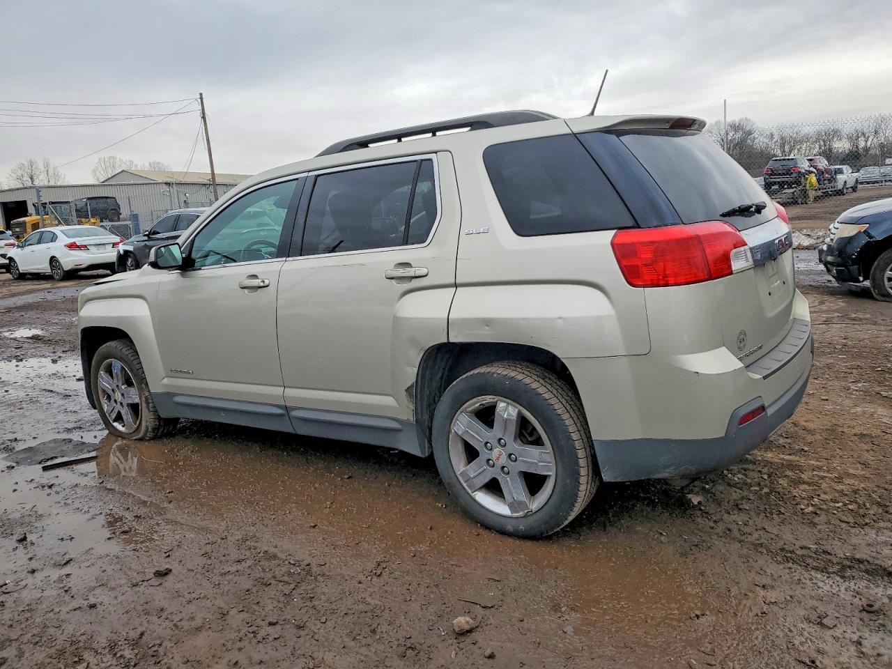 2013 GMC TERRAIN SLE photo 2