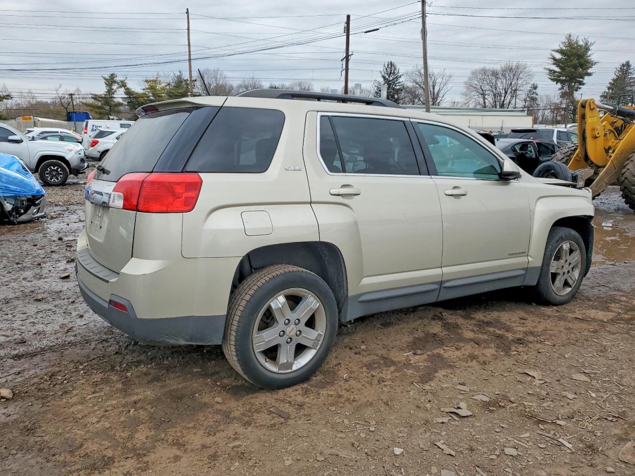 2013 GMC TERRAIN SLE photo 3