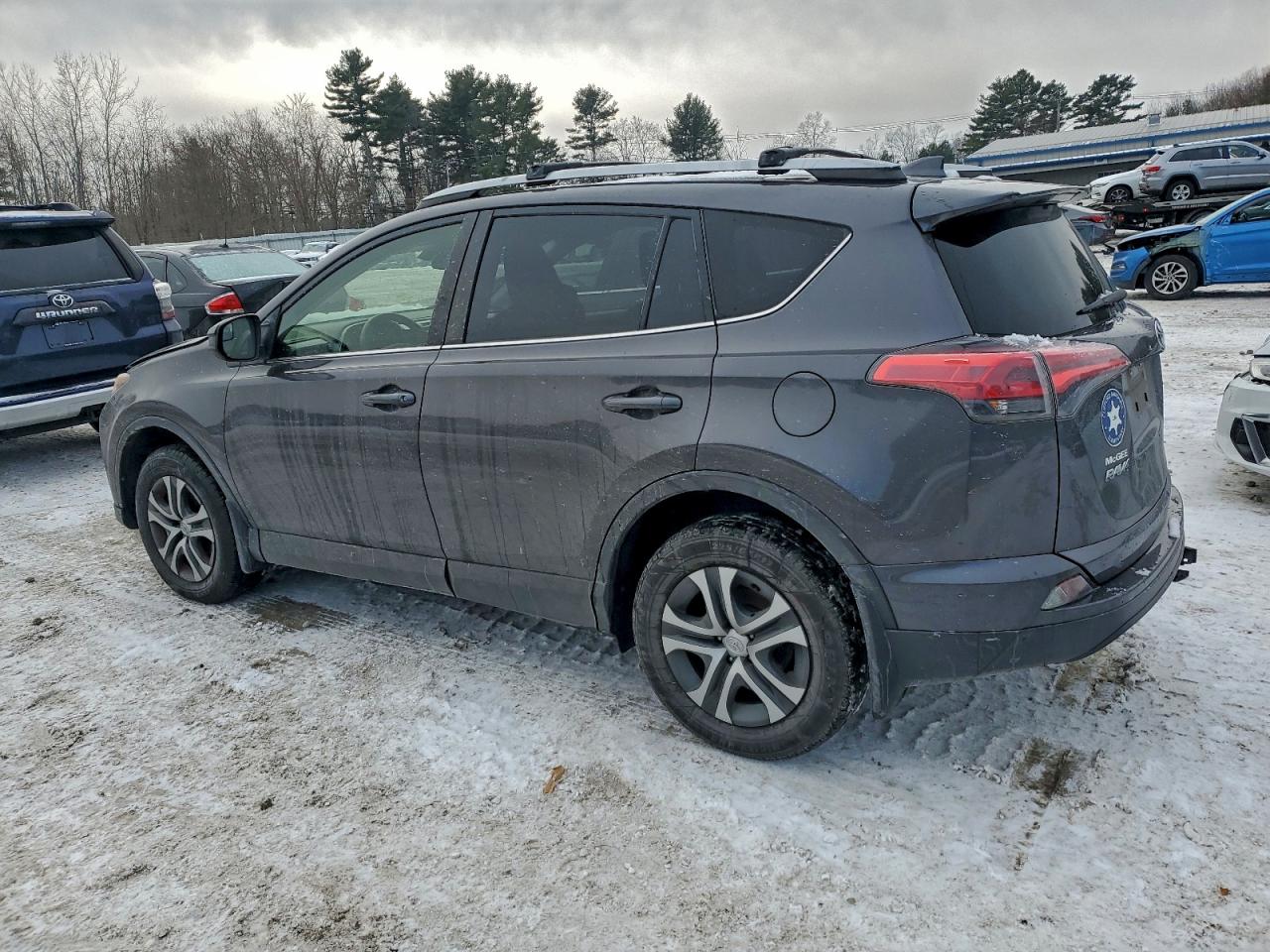 2017 TOYOTA RAV4 LE photo 2