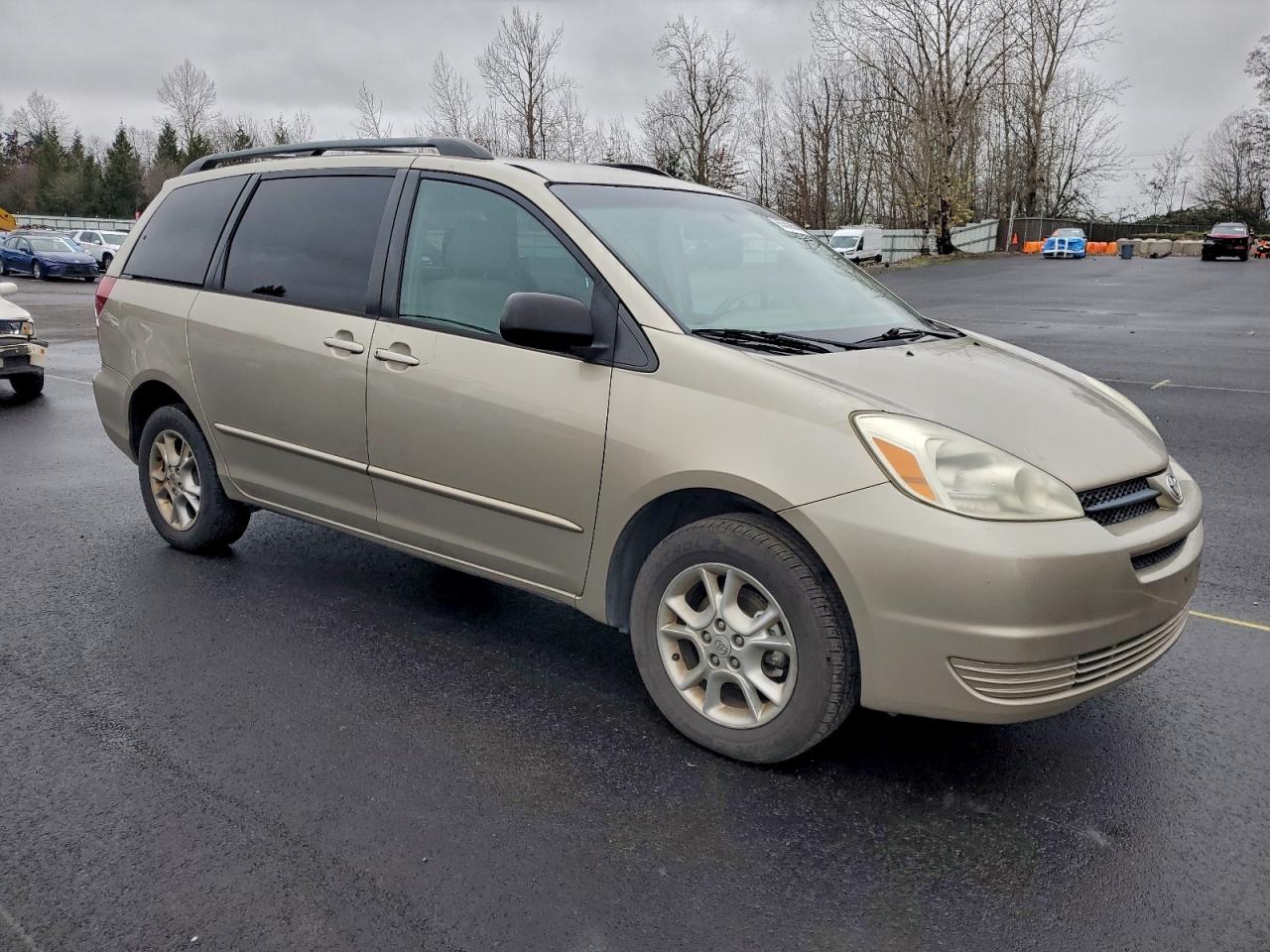 2004 TOYOTA SIENNA LE photo 4