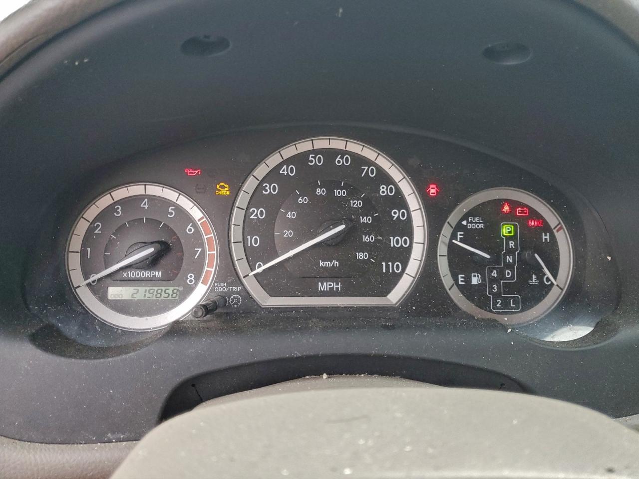 2004 TOYOTA SIENNA LE photo 9