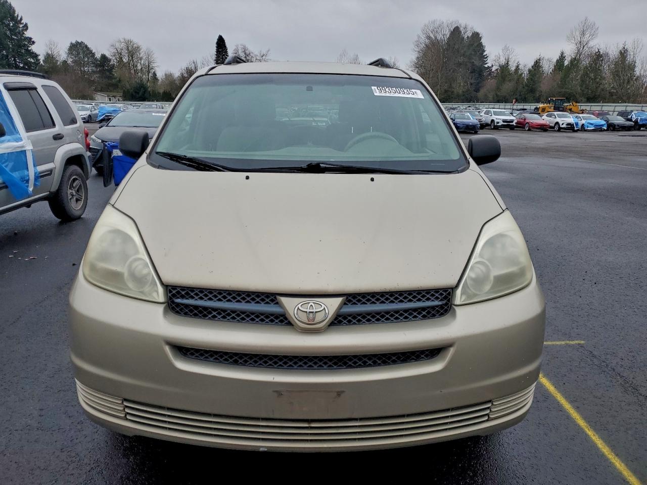 2004 TOYOTA SIENNA LE photo 5