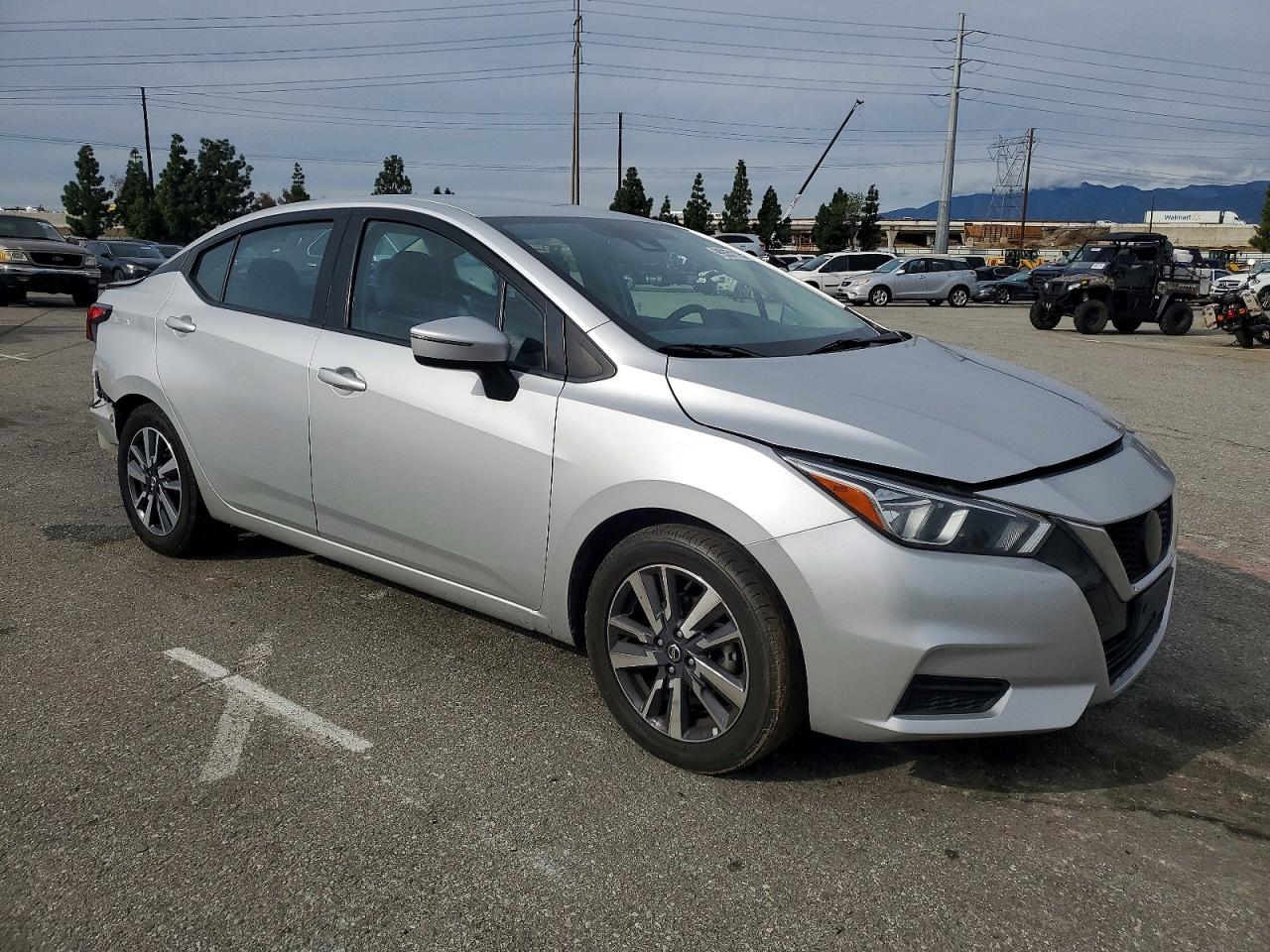 2021 NISSAN VERSA SV photo 4