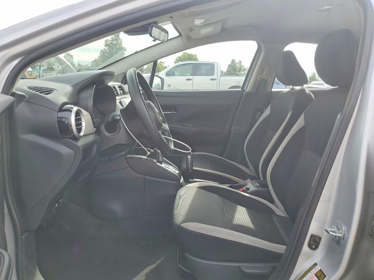 2021 NISSAN VERSA SV photo 7