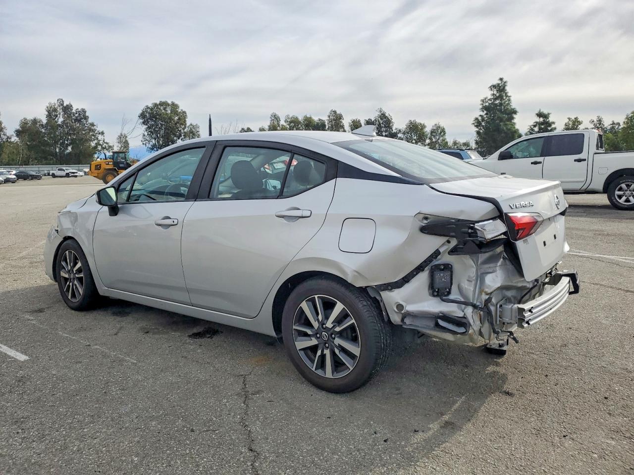 2021 NISSAN VERSA SV photo 2