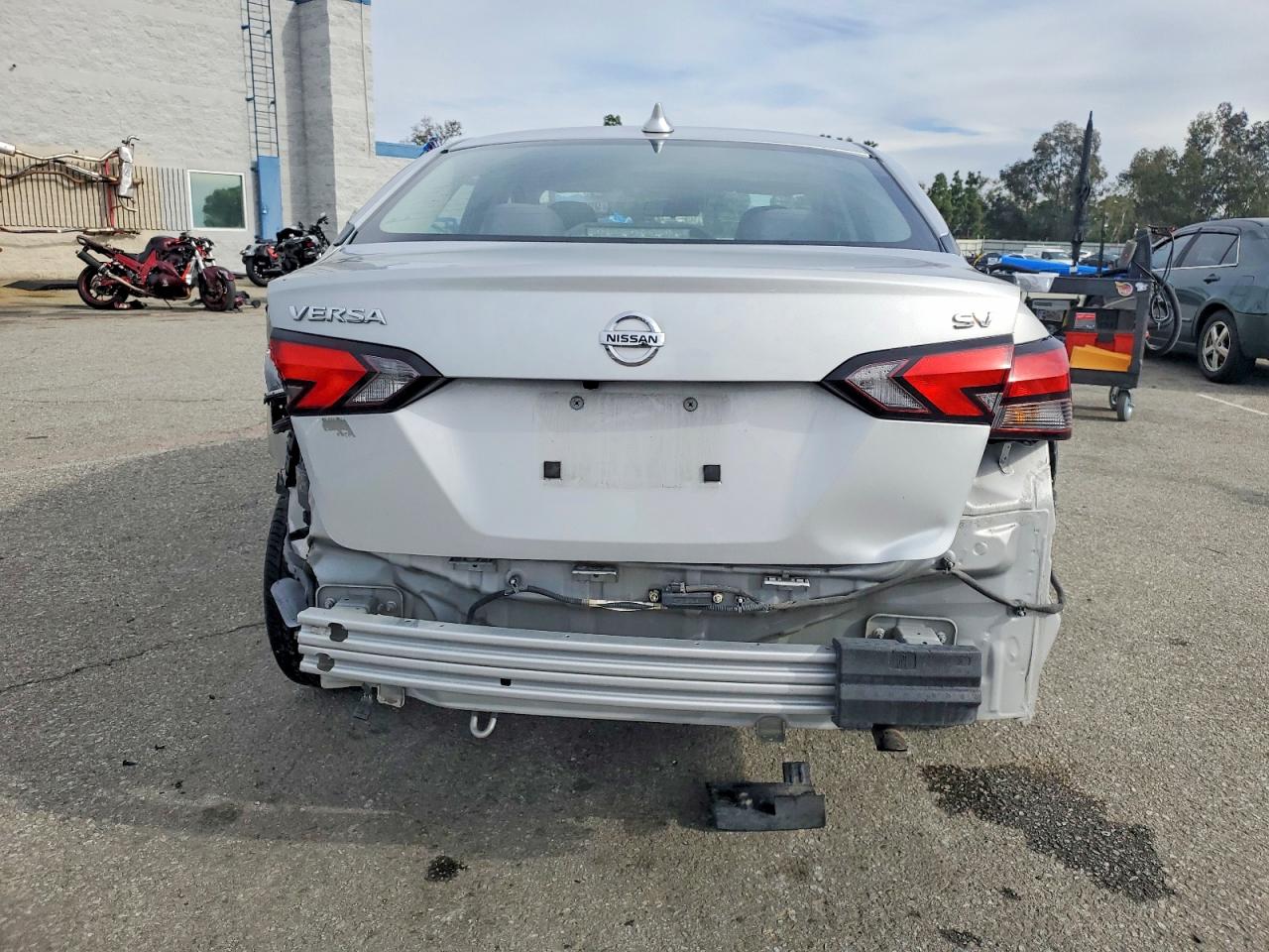 2021 NISSAN VERSA SV photo 6
