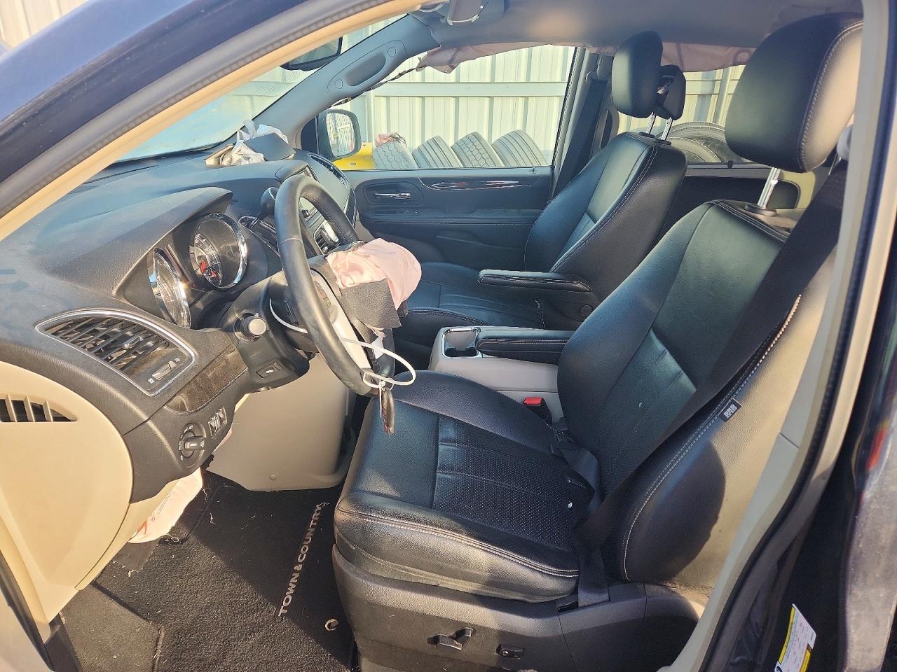 2013 CHRYSLER TOWN & COUNTRY TOURING L photo 7