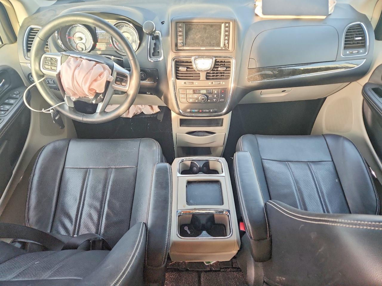 2013 CHRYSLER TOWN & COUNTRY TOURING L photo 8