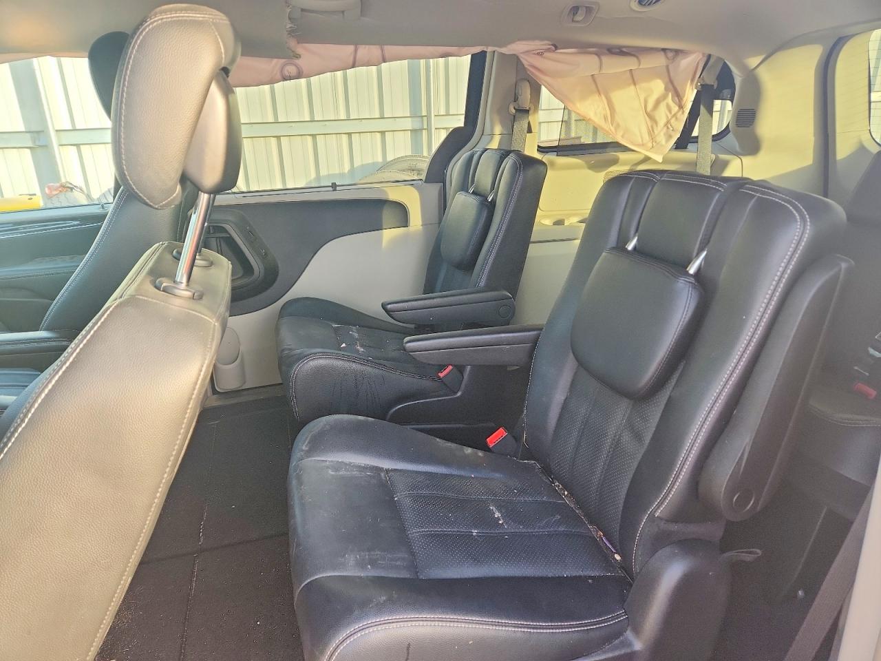 2013 CHRYSLER TOWN & COUNTRY TOURING L photo 11