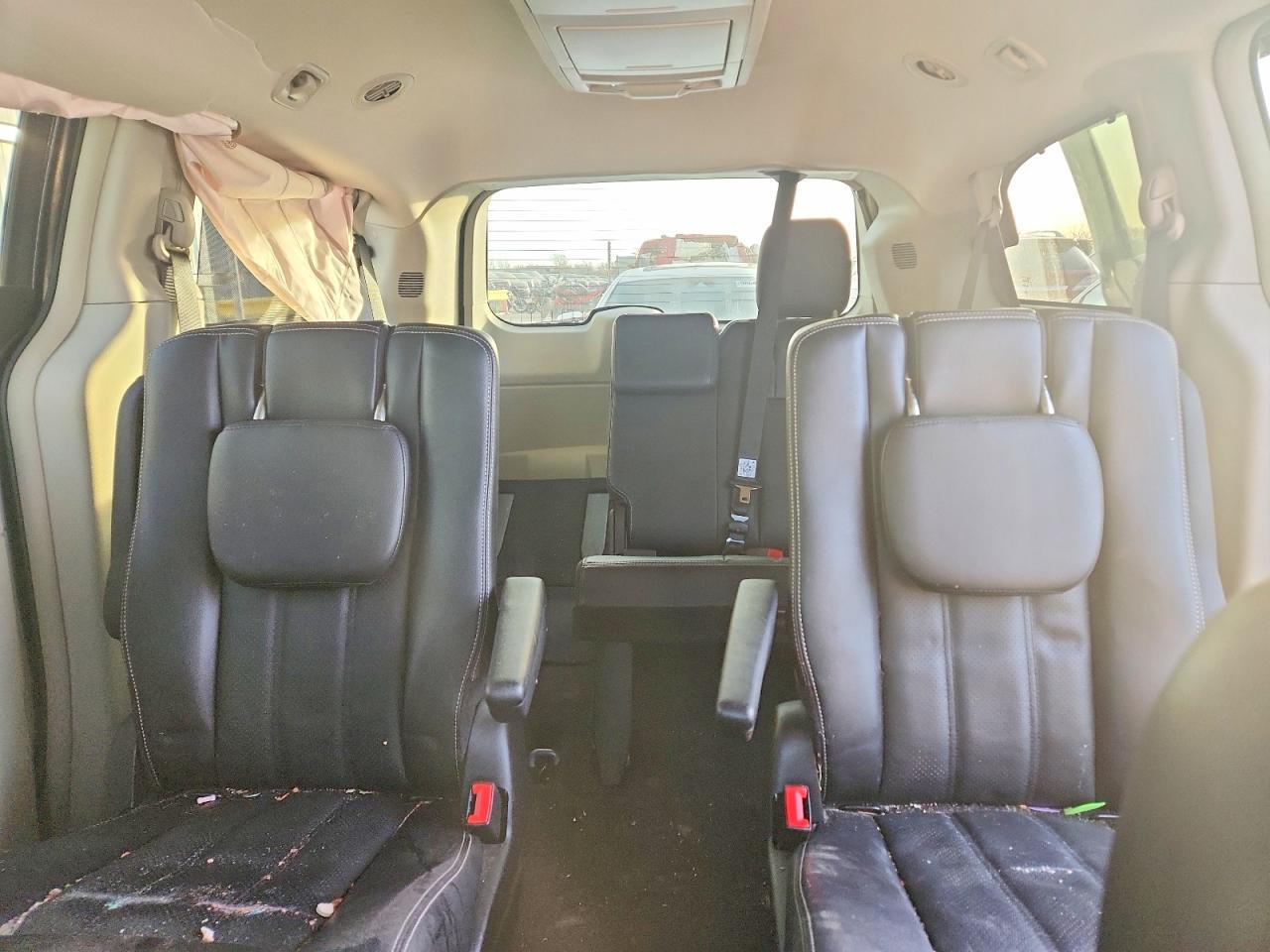 2013 CHRYSLER TOWN & COUNTRY TOURING L photo 10
