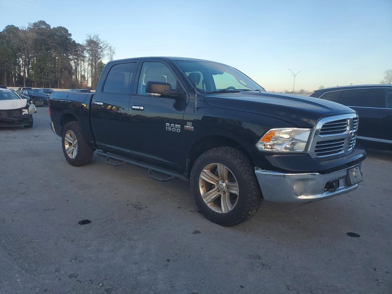 2014 RAM 1500 SLT photo 4