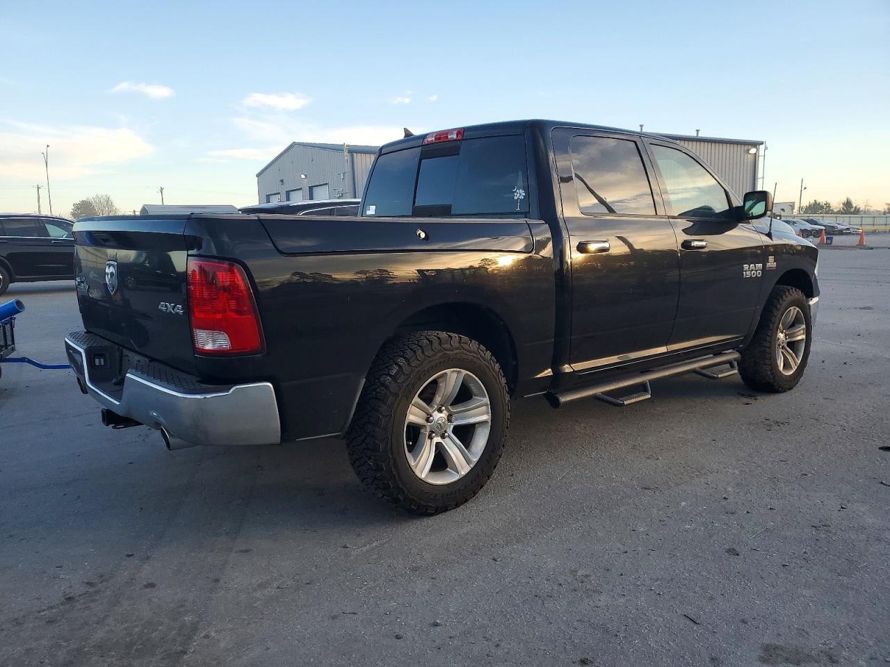 2014 RAM 1500 SLT photo 3