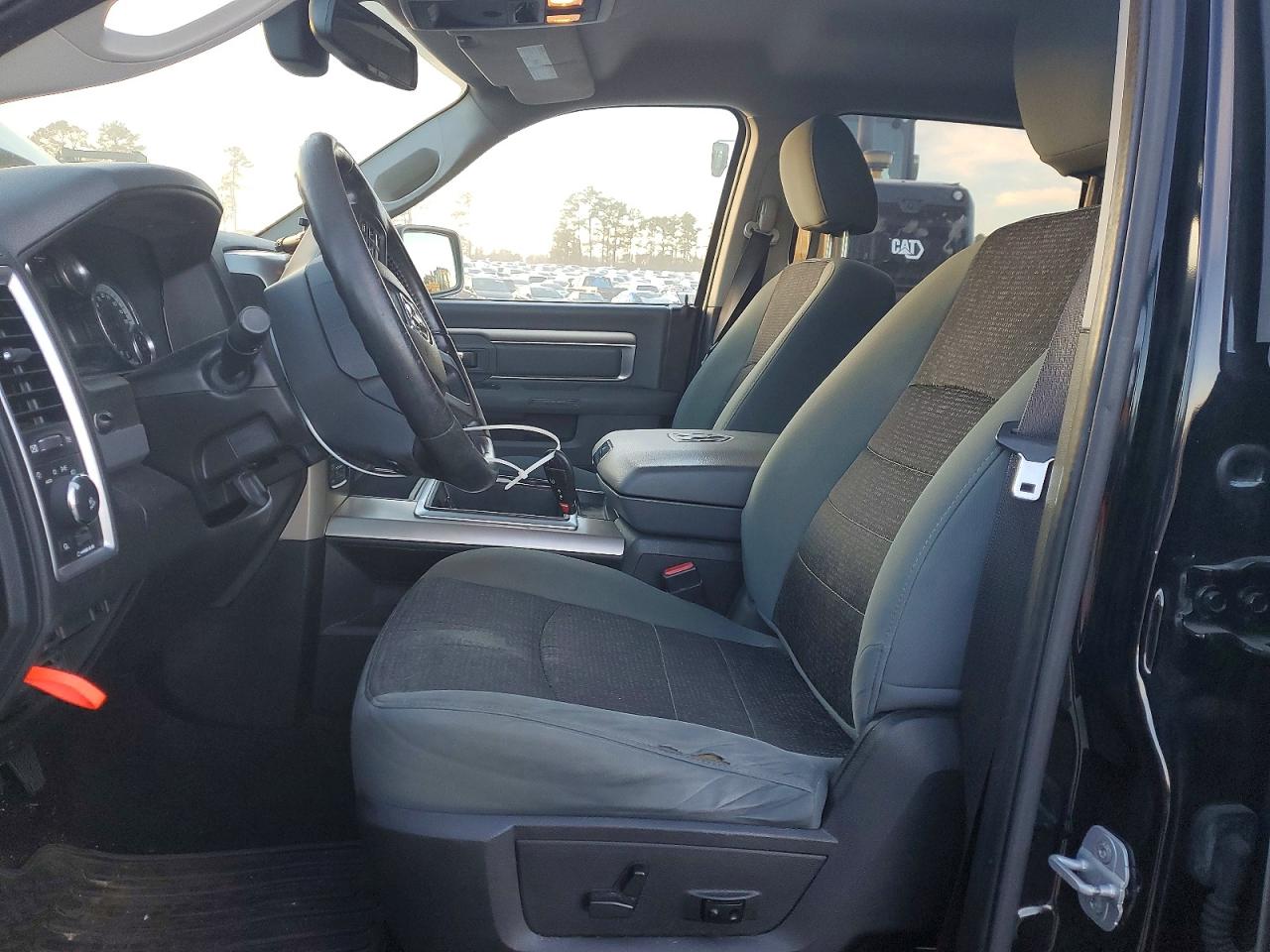 2014 RAM 1500 SLT photo 7