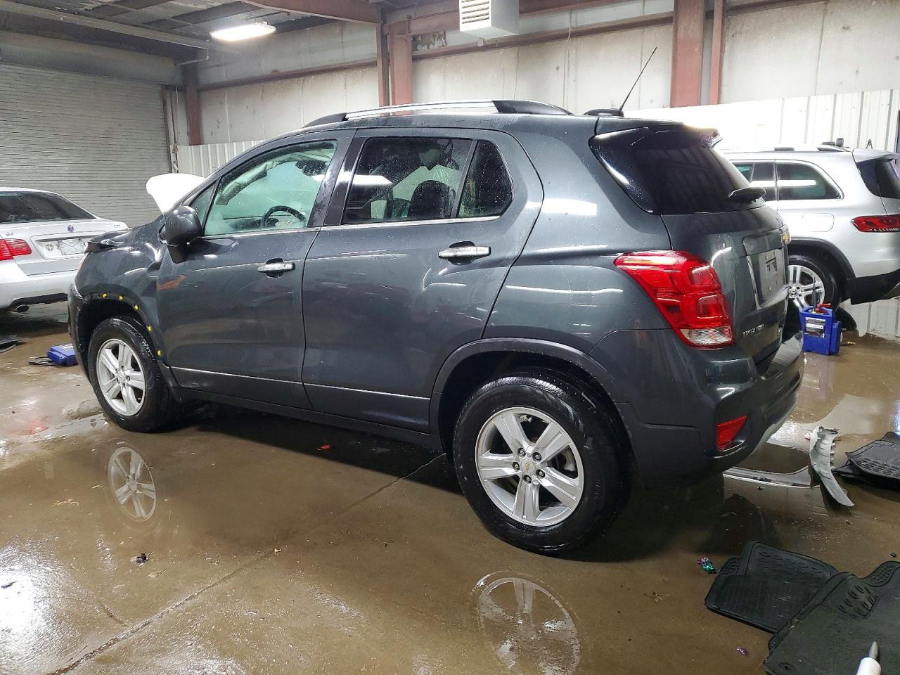 2018 CHEVROLET TRAX 1LT photo 2