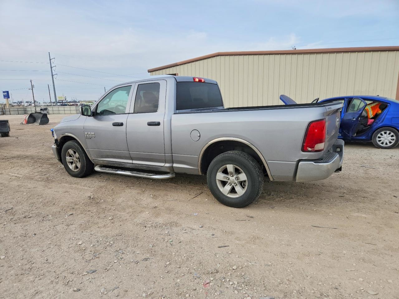 2019 RAM 1500 CLASSIC TRADESMAN photo 2