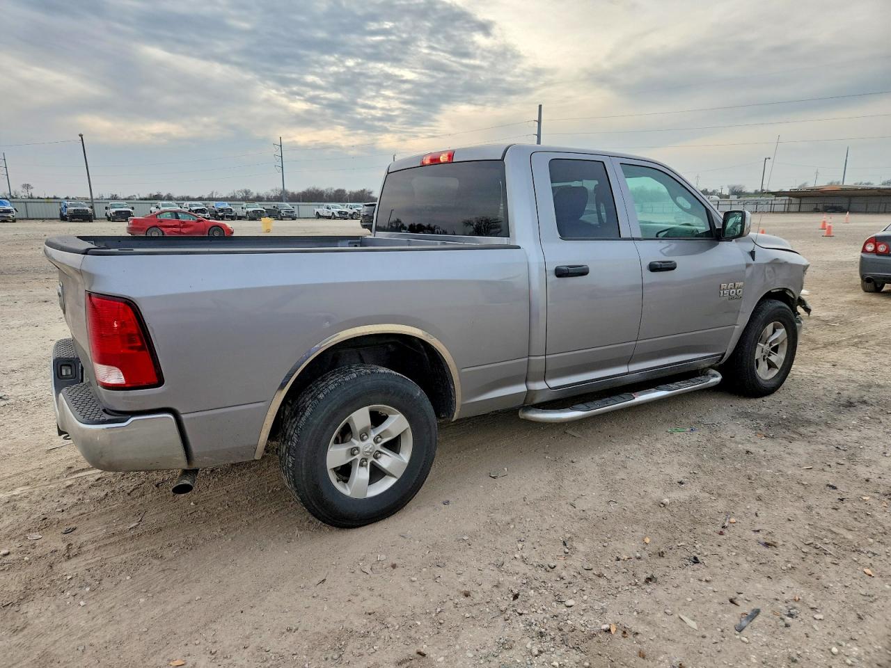 2019 RAM 1500 CLASSIC TRADESMAN photo 3
