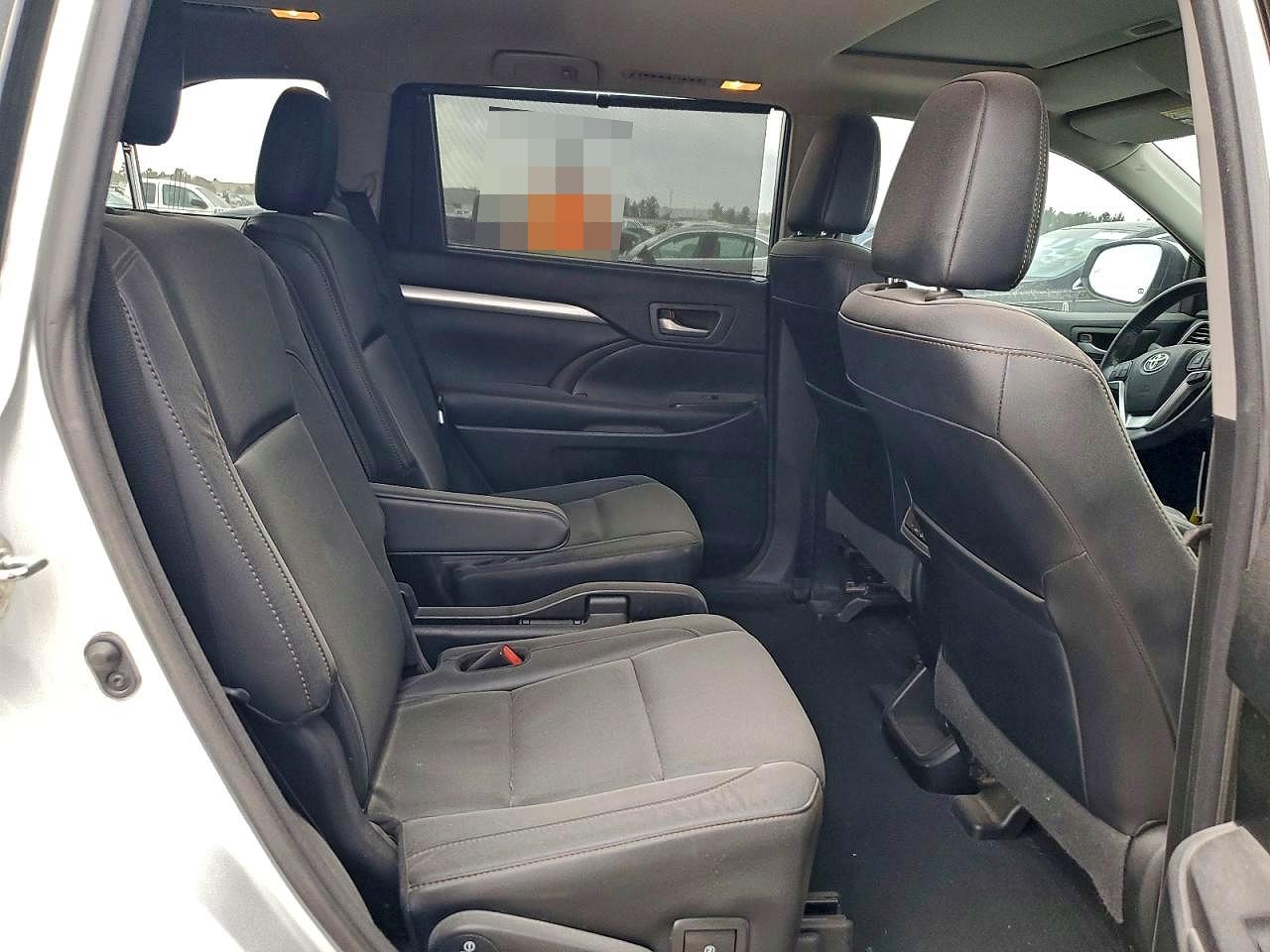 2018 TOYOTA HIGHLANDER SE photo 11