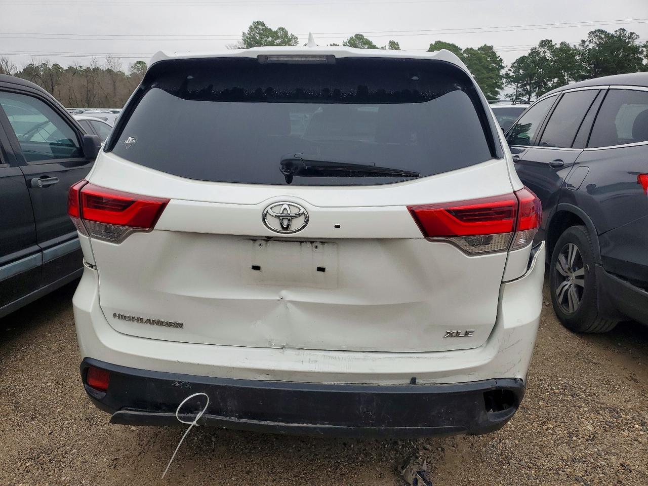 2018 TOYOTA HIGHLANDER SE photo 6