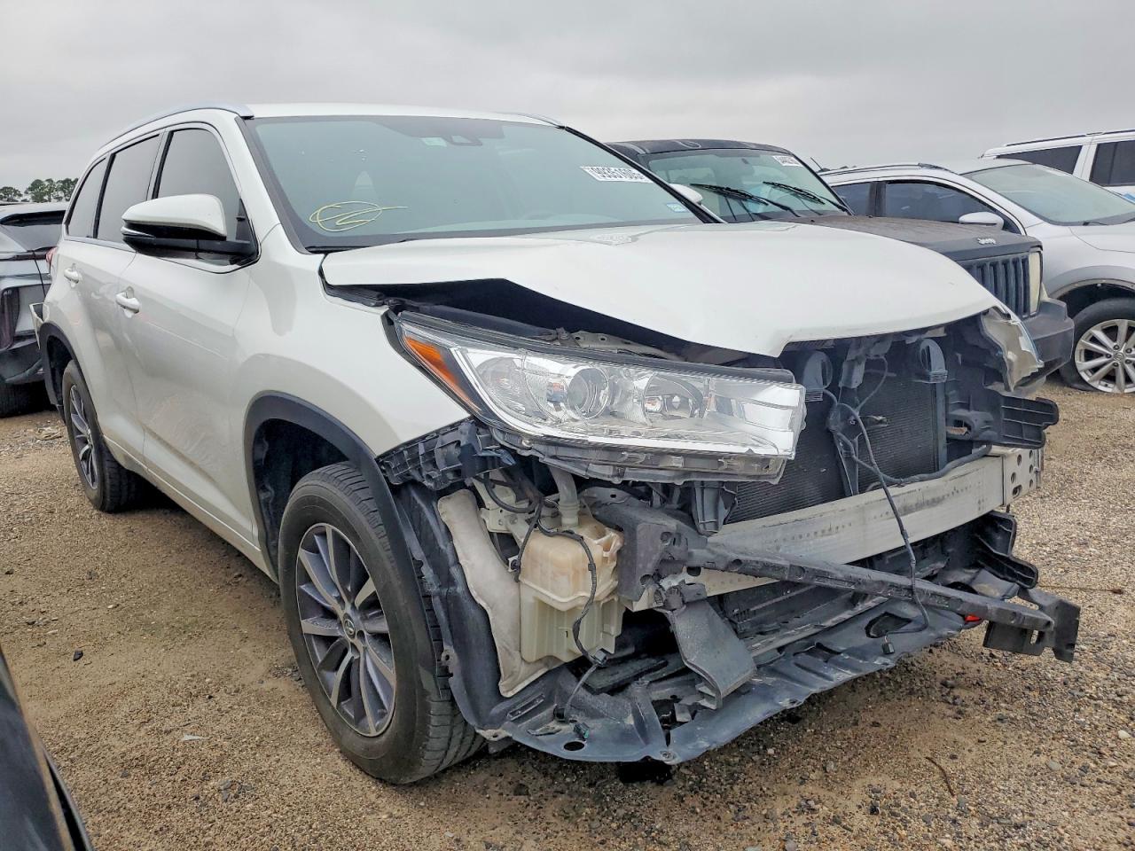 2018 TOYOTA HIGHLANDER SE photo 4