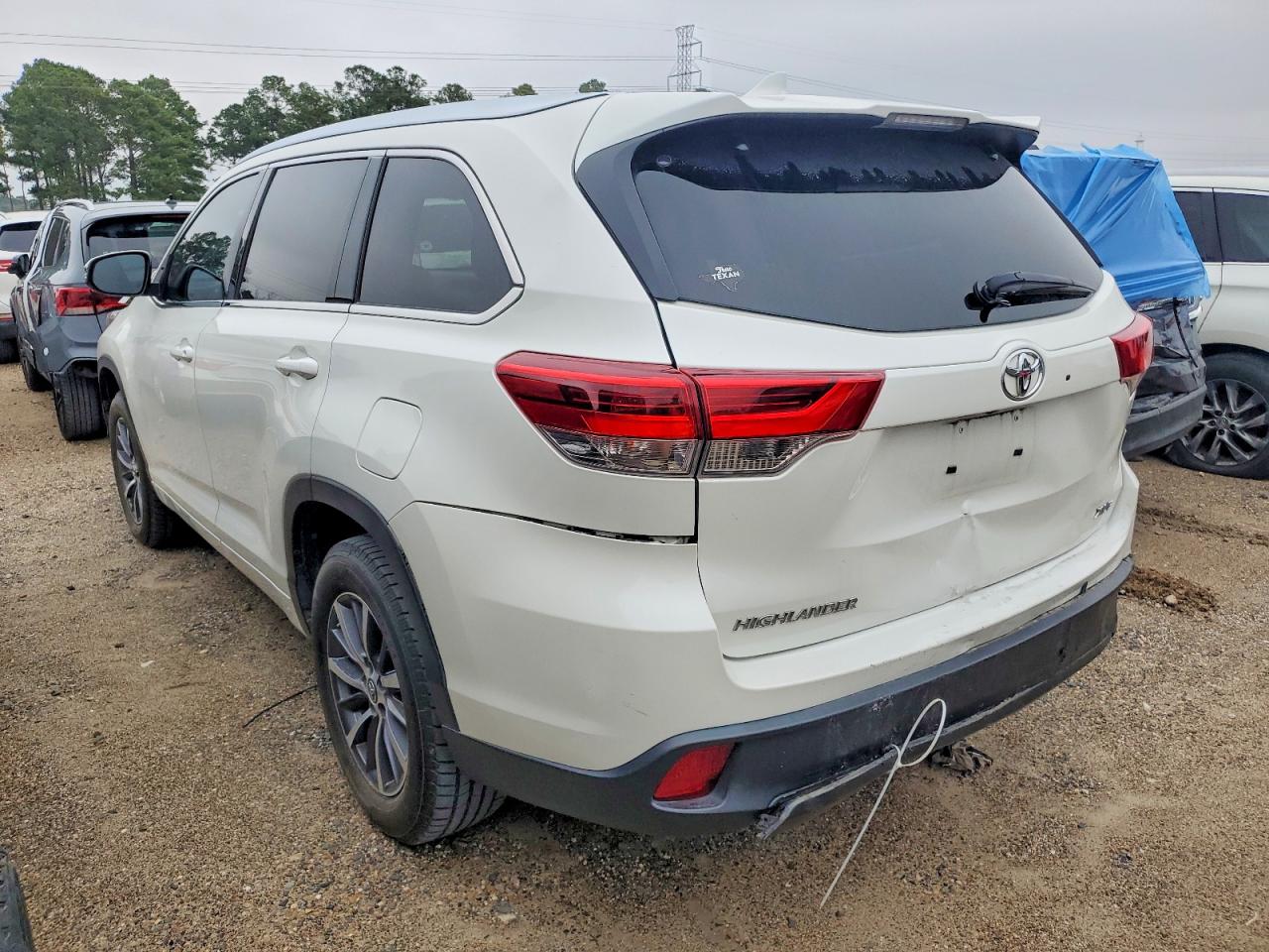 2018 TOYOTA HIGHLANDER SE photo 2
