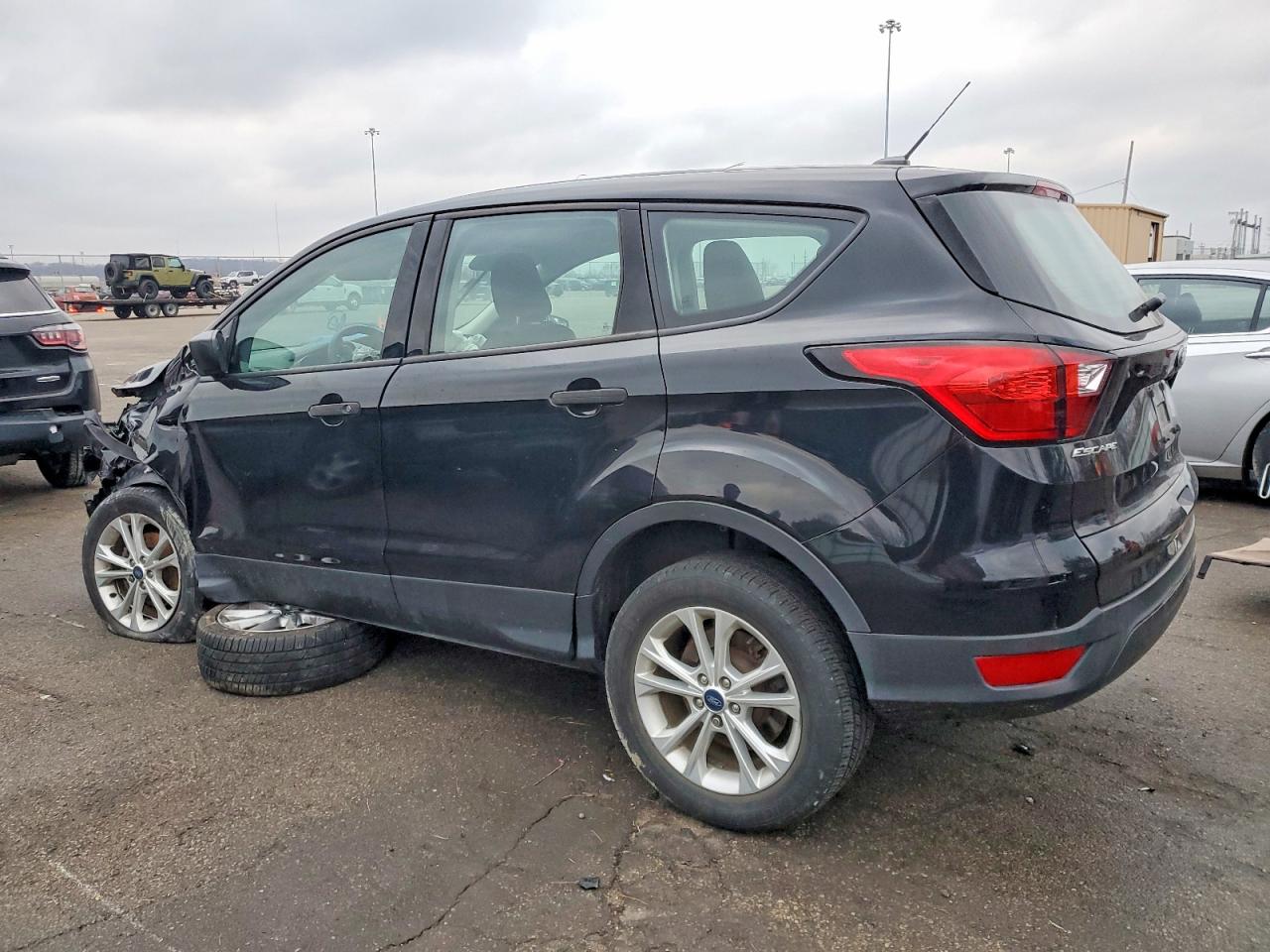 2019 FORD ESCAPE S photo 2