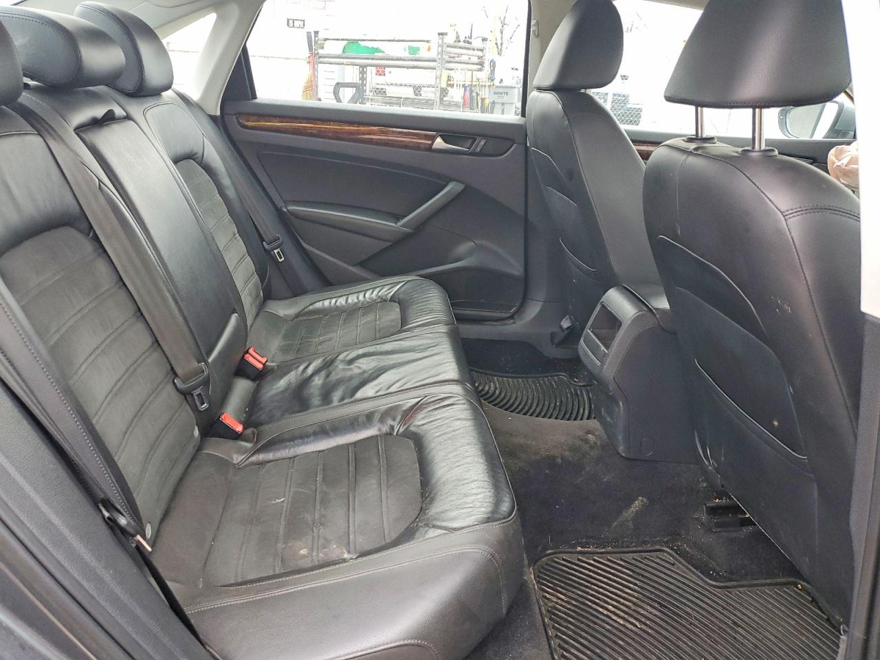 2012 VOLKSWAGEN PASSAT SEL photo 10